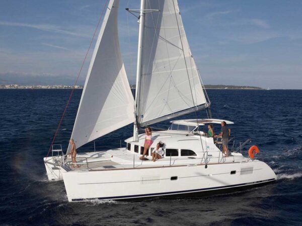 4 hours catamaran tour